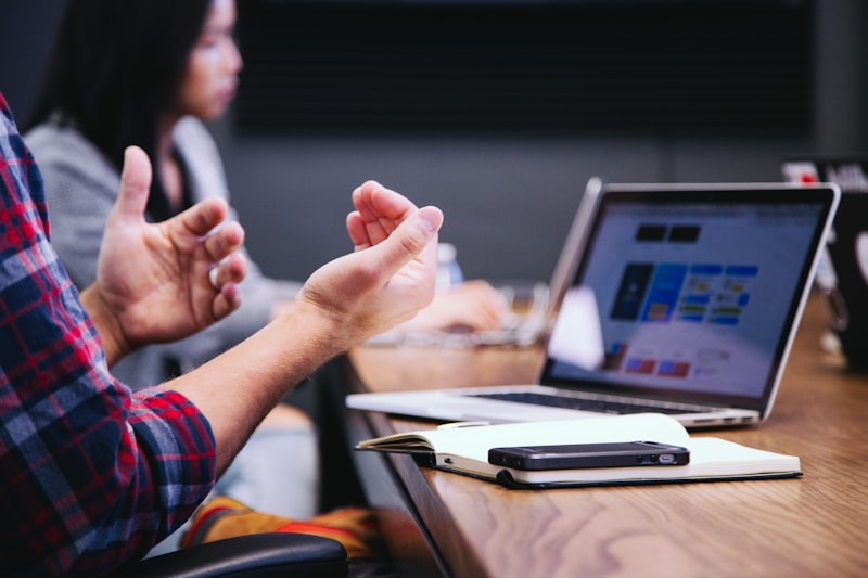 Réunion en agence, travail d'équipe